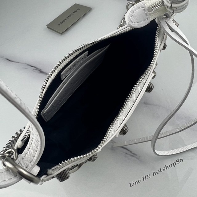 Balenciaga專櫃爆款Le Cagole單肩斜挎包機車包 巴黎世家迷你爆裂紋白色銀扣半月牙腋下包 fyj1182